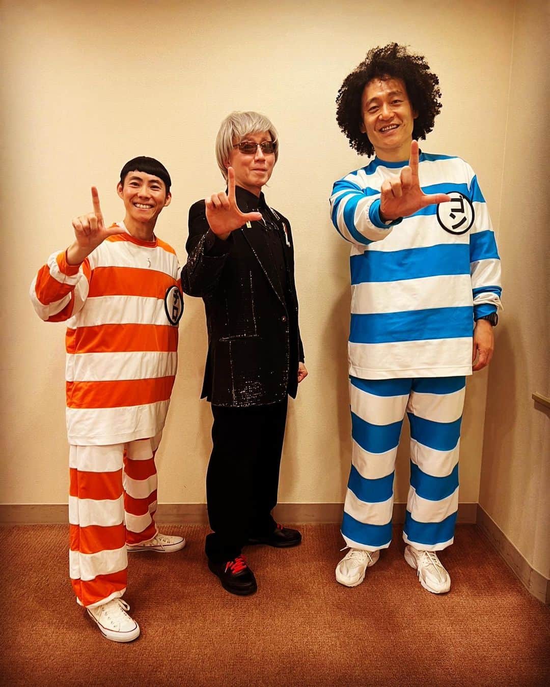 ゴンさんのインスタグラム写真 - (ゴンInstagram)「今日は、超お久しぶりにマジシャンの Dr.レオンさんにお会いしました！😆 お元気そうで良かったです！！  以前、同じ事務所でしかも同じマネージャーが担当してた時もありました！  久しぶりのゴンチロパターンでの営業。 アポロシアターのネタを久しぶりにやったなぁ〜  コンプリート👆🏻」12月22日 19時32分 - bicsmalln_gon