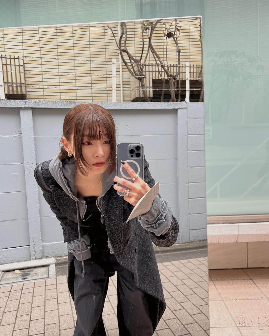 江田友莉亜のインスタグラム：「😼🖤✨」