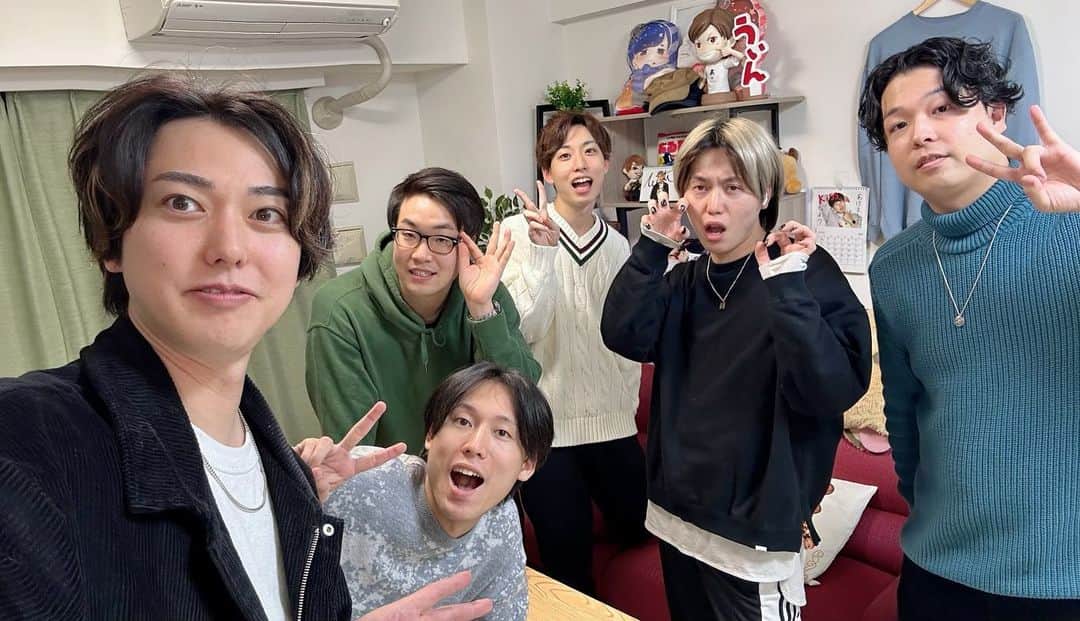 ないとーのインスタグラム：「おるたな2022年撮影納めしました！  今年も1年間ありがローズ🌹 来年はついにおるたな10周年に突入ー！  これからもまだまだ加速していくレジェンドであり、新世代であり、新人でもある心持ちで攻めていくぜ😆  これからもおるたなーの皆着いてきてくれ！！」