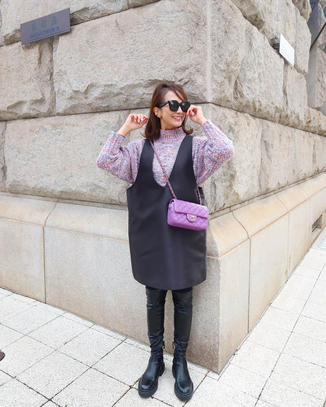 Mai Wakimizuのインスタグラム：「pink.blue.orangeなどいろんな色の糸がミックスされたこの子、程良いラメ感もあって生で見る方が100倍可愛い！popupでも大人気でした♡アルパカ混で暖かさもしっかりだけど、ゆったりシルエットなので中にインナー着ても着膨れない♡このスタイリングがしたくてあたためてたmachattのジャンパースカートと＼(^o^)／ #wakkinstyle#ootda@coordinate knit:#linkable @linkable_official(今夜20:00発売)」