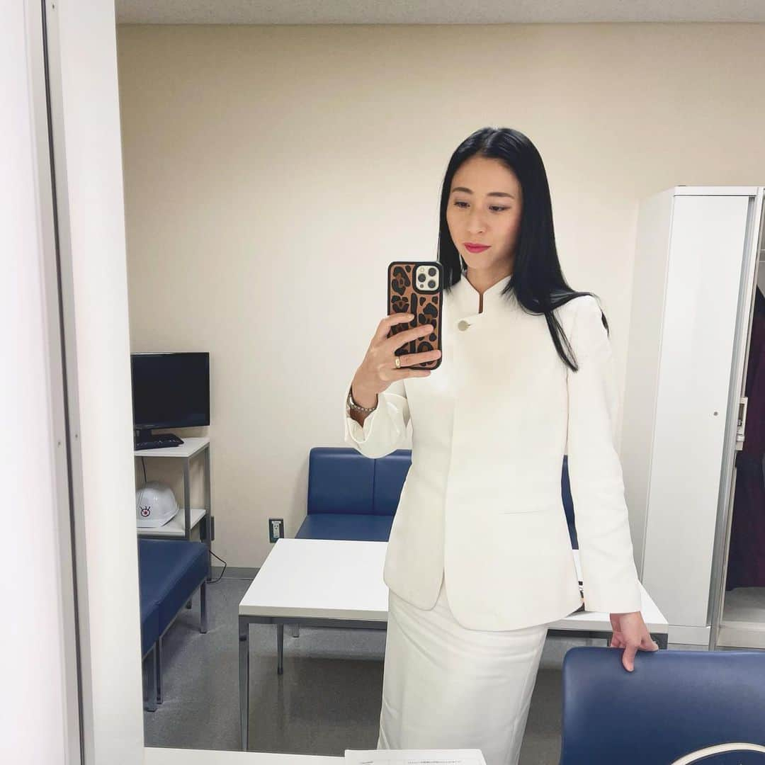 三浦瑠麗さんのインスタグラム写真 - (三浦瑠麗Instagram)「けさは、めざまし8年内最後の出演でした。」12月22日 12時55分 - lullymiura