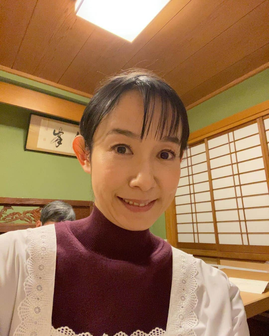 春木みさよのインスタグラム：「東京は雨で寒いですね〜☔️  今日は朝からお仕事させて頂いて おりました！  写真はこの間の撮影の時のものですが😊  また、近くなったらお知らせさせて下さ〜い✨  今日は冬至 ゆずのお風呂に入って温まろう🛀  皆さまも風邪などにお気をつけ下さいませ☺️  #冬至 #ゆず湯 #かぼちゃも食べよ〜 #cat #猫 #我が家にいる猫 #シエル」