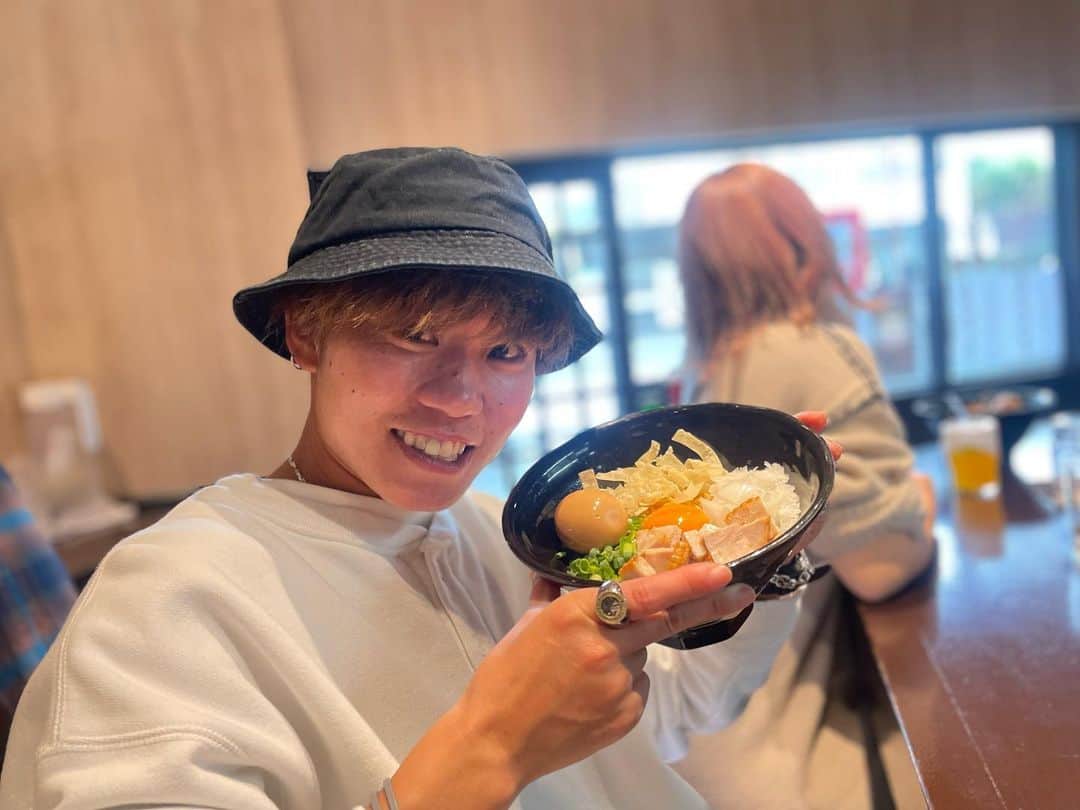 のインスタグラム：「.  ずっと行きたかったところに やっと行けました！  油そば BONDS @bonds0924   町田駅すぐ近くにあって めちゃくちゃ美味しかった✌️  オススメなのでぜひ🫶  #ノジマステラ神奈川相模原  #町田駅グルメ  #油そば」