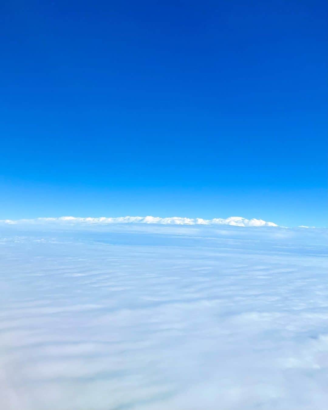 谷尻萌さんのインスタグラム写真 - (谷尻萌Instagram)「今日の空の表情☁️☺️✈️ どんどん違った空を見られるから 飛行機から雲を見るの楽しい😆💓  #空　#雲」12月22日 14時35分 - tanijiri_moe