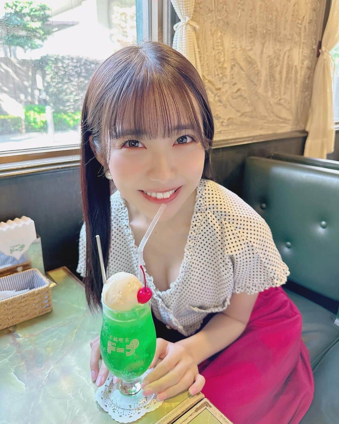 天羽希純のインスタグラム：「［雑誌掲載👙］  本日発売 #FLASHスペシャル に掲載させて頂いています💜  「BACK TO THE 80´s」がテーマでレトロポップになっちゃいました💋  憧れのアイドルさん達と一緒の誌面に載れるのも幸せ…😭✨  自分の中でも自信のあるショットばかりなのでぜひ見て欲しいです！  #きすみFLASHスペシャル  #水着 #ビキニ #グラビア #gravure #bikini #谷間 #プール #海 #巨乳 #フェチ #泳装 #おしり #くびれ #太もも #Japanesegirl #cosplay #cosplayer #コスプレ #swimwear #lingerie #內衣 #selfie #수영복」