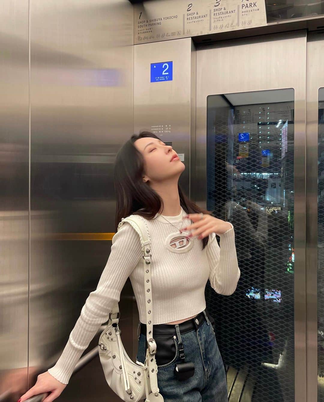のインスタグラム：「What are your plans for Christmas? 🫣🎄 みんなクリスマス何するの～？𓈒𓂂𓏸」