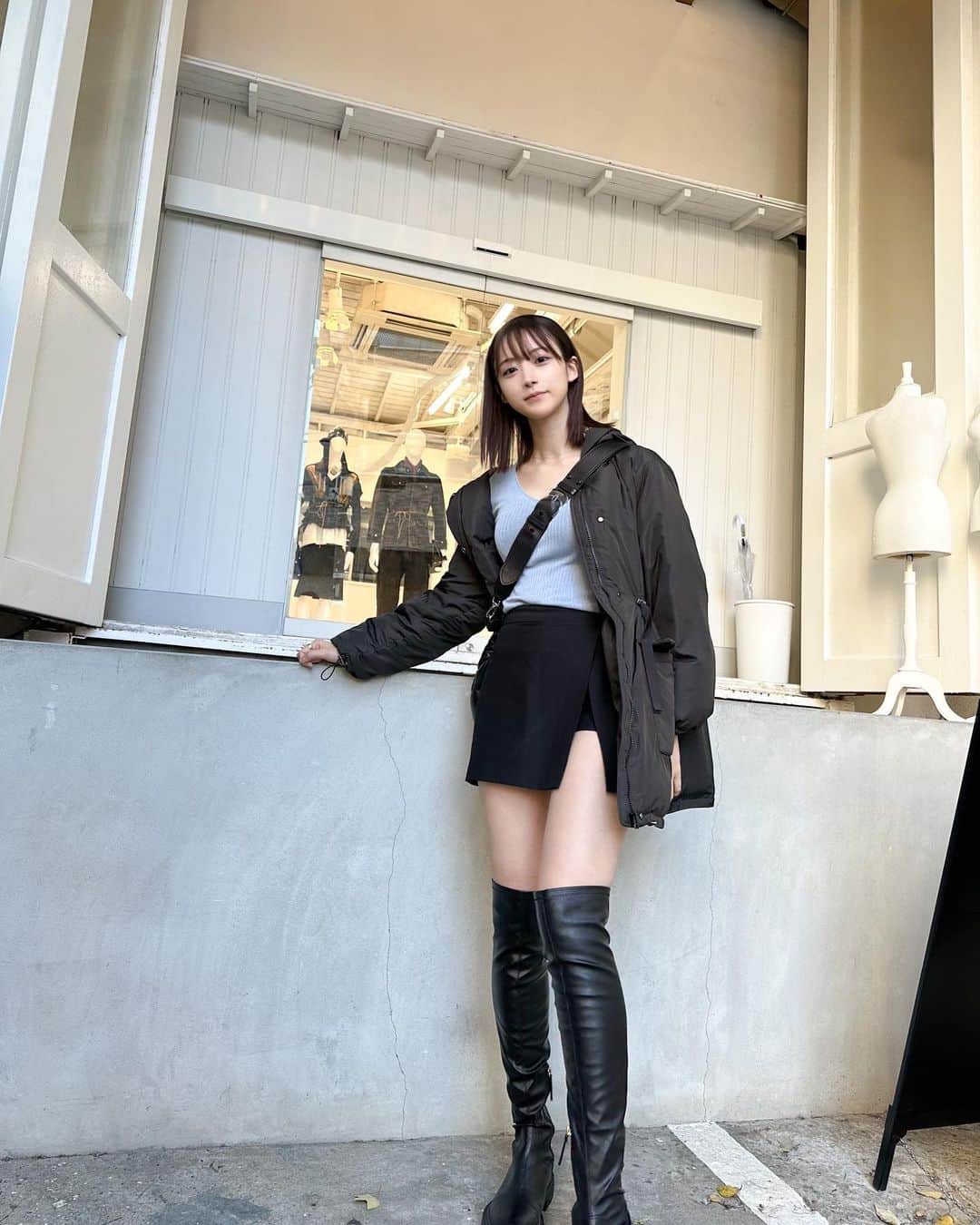 山崎あみのインスタグラム：「久しぶりにおめかしした日。🤍 ⠀ 今日発売のVOCE イオン化粧品タイアップにおります。 よかったら☺️」