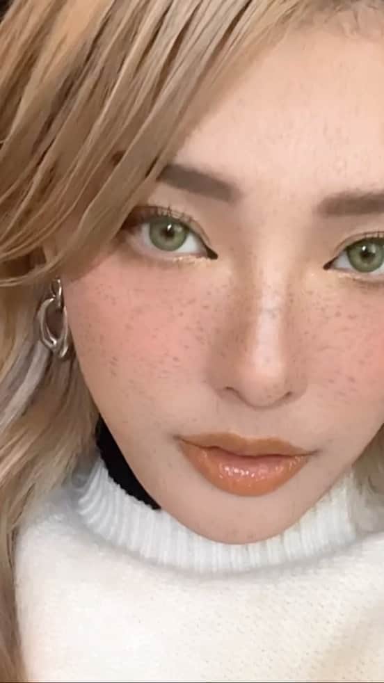 のインスタグラム：「yellow × green 🌙🍃  冬至。 極陰生陽、陰極まりて陽生ず。 一陽来復。」