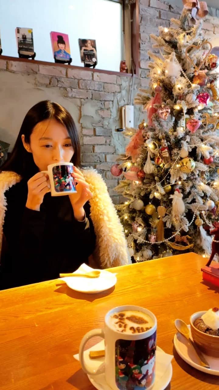渡辺未優のインスタグラム：「Christmas Mood ❄︎  札幌で寒さと雪と本気のホワイトクリスマスを感じた気がする☃️  #sapporo #Christmas #大通公園  .」