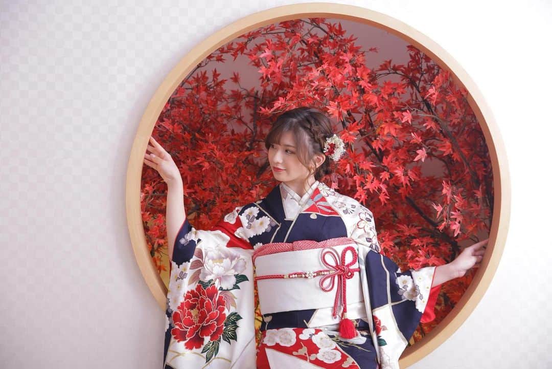 清水英実のインスタグラム：「あと10日で誕生日♡  #成人式  #振袖」