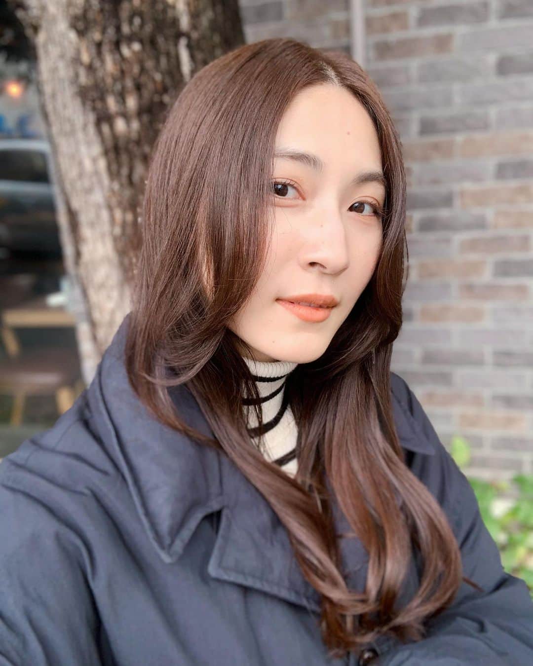 護あさなのインスタグラム：「. ヘアメンテ💇🏽‍♀️ @tak.c_insi   綺麗にしてもらいました🍂 髪の毛は松永さんに任せておけば間違いないし、なんかマッサージとか行くより癒される😂✨  #イエベ秋 #イエローベース  #骨格ストレート」