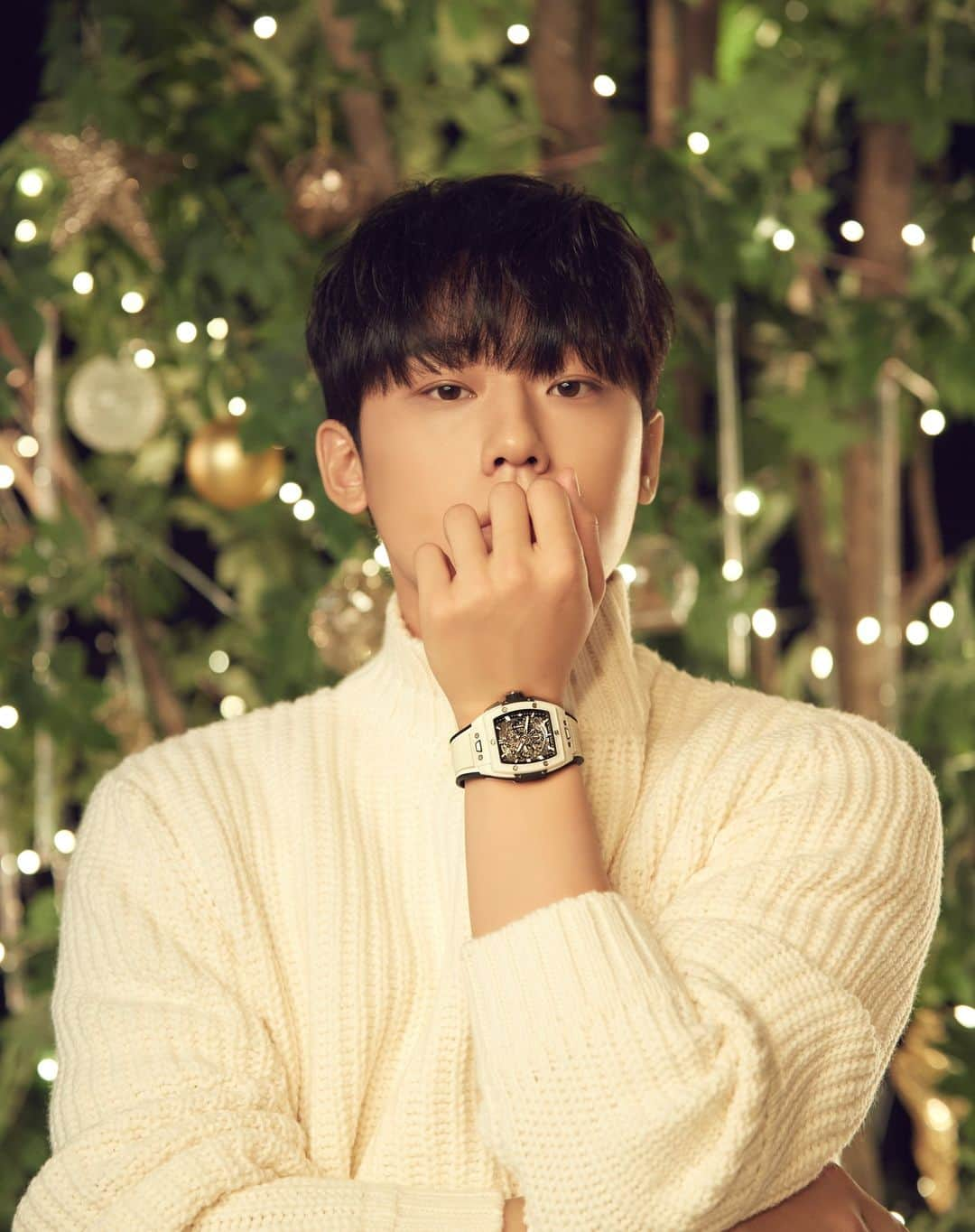 イ・ドヒョンさんのインスタグラム写真 - (イ・ドヒョンInstagram)「Holiday with Hublot @Hublot @Hublot_korea #Hublot #Hublotwatch #위블로 #SeasonsGreetings #광고」12月22日 17時00分 - ldh_sky