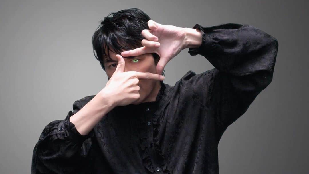 RYOGA -XTRAP-さんのインスタグラム写真 - (RYOGA -XTRAP-Instagram)「福山雅治さんの新曲「妖」のMV、 XTRAPで振付&出演させて頂きました！  フィンガータットは合成で僕が踊っています！違和感無くてびっくり😳  福山さんご本人が、ネットでXTRAPの動画を観てお声かけ下さった、という経緯まで衝撃でした🔥 素敵な作品に携われて本当に光栄です。  #妖  #すべてが伏線 #あなたは騙されている #福山雅治 #城塚翡翠　 #フィンガータット #XTRAP」12月22日 17時19分 - ryoga_xtrap