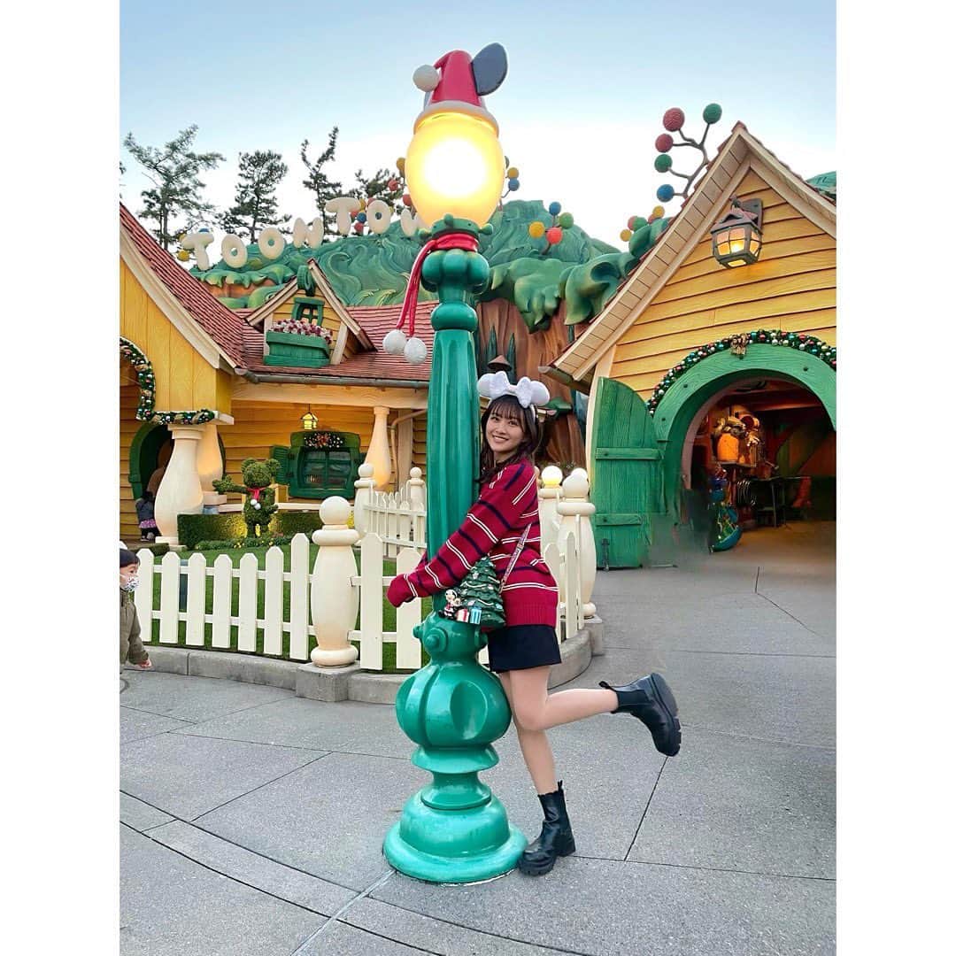 のインスタグラム：「* クリスマス可愛くて大好き〜🎅🎄🤍  あと、やっっっとおそろいの古着を一緒に着られた！！🌟  #東京ディズニーランド  #おそろいディズニー」