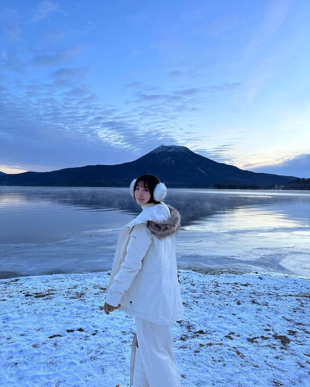 篠田麻里子のインスタグラム：「初の北海道阿寒湖✨ 幻想的で素敵な場所✨  #自然#阿寒湖」