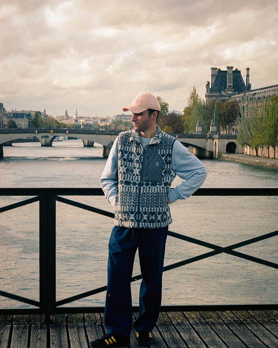 岩澤史文さんのインスタグラム写真 - (岩澤史文Instagram)「PARIS🇫🇷 全てがおしゃれで美しい街でした。パリで食べたクロワッサンの美味さは忘れません。家で作ります。 @docnozman 面倒見てくれてありがとう！🤝  #skateboard ＃スケボー　＃パリ　#おしゃれさんと繋がりたい #クロワッサンうますぎ」12月22日 18時41分 - shimon_mdaskater