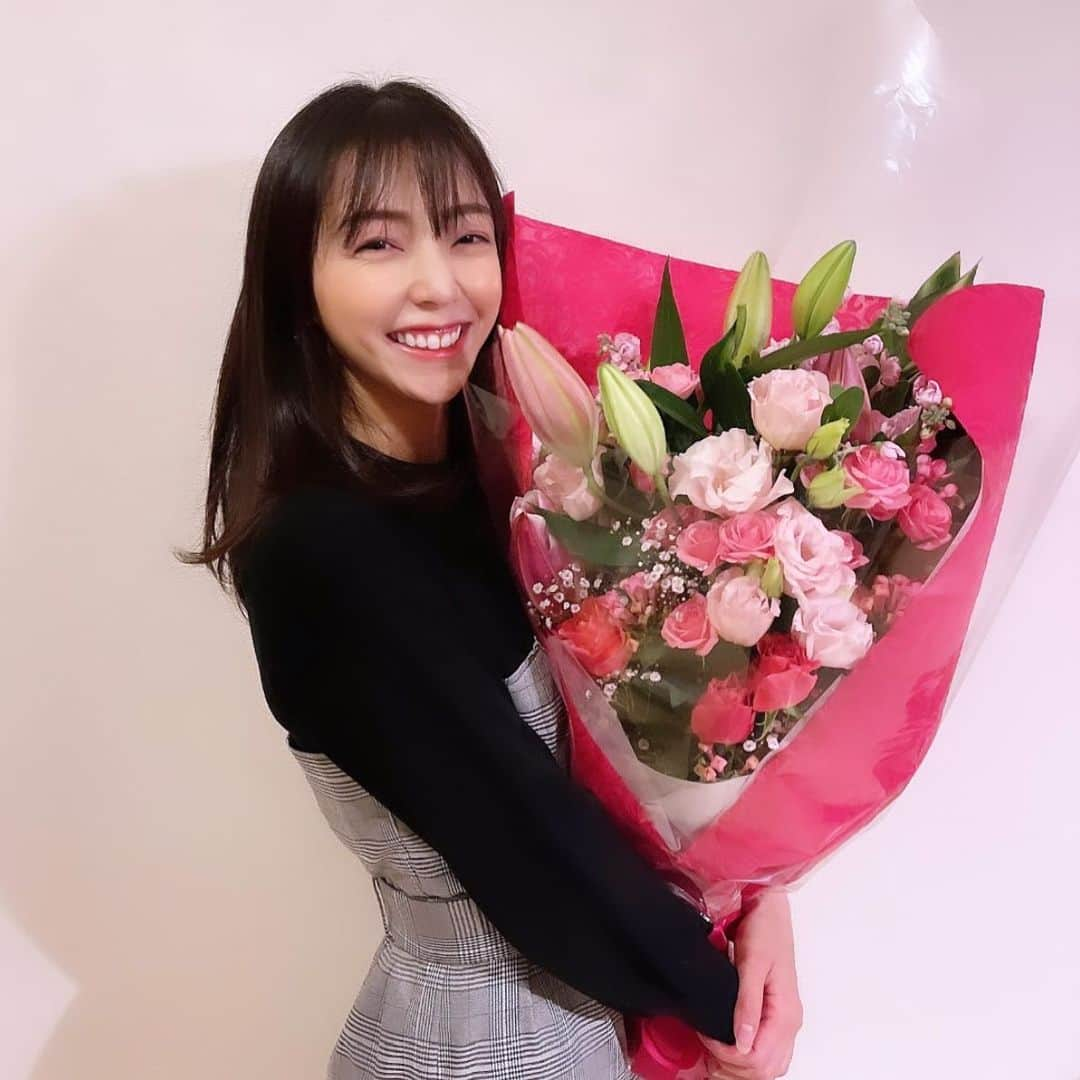 石原夕里朱のインスタグラム：「Bouquet♡ ⁡ 何歳になってもお花は嬉しい〜🥰💕 ⁡ 大好きなピンクのお花たち💐 ⁡ #happybirthday #hbd #33rd #birthday #1212 #birthdayflowers #beautifulflowers #bouquet #thankyou #instagood #photooftheday #instadiary #お誕生日 #12月12日 #33歳 #感謝 #ありがとう #花束 #💐」