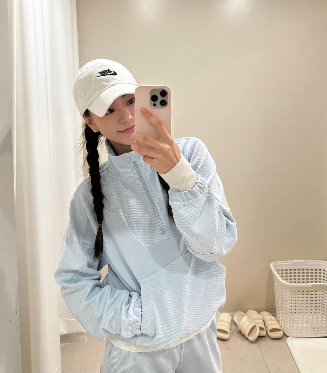 郭珉整のインスタグラム：「연말 연초에  갑자기 바빠지는거  좋..하...효..🥲🥲🥹」
