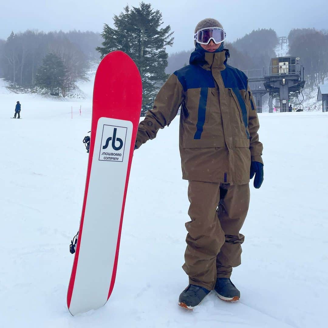 伊勢谷友介のインスタグラム：「2022th new snowboarding wear of "play design" . I choose same design with '21 but different color.   Love it❣️」