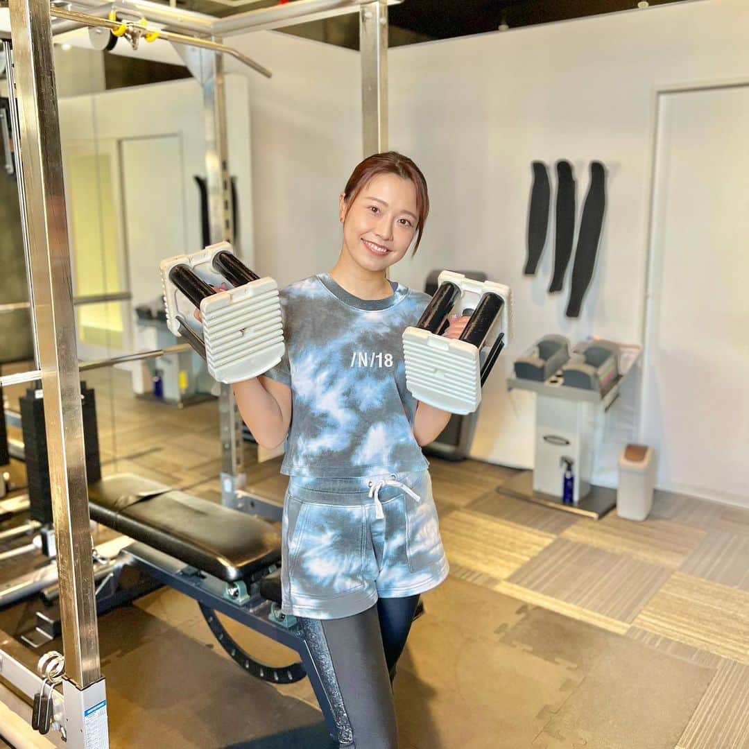 のインスタグラム：「腹筋割りたいって いつも言ってるんだけど、 RIZAP通い初めて3週間、ウエストが細くなった〜！😆 しかも2センチ！！  8回のプランが全部終了した時に結果はまた発表したできたらいいなって思ってます💗  RIZAP気になる人はコメントやDMしてください☺️✨ #フィットネス#トレーニング#筋トレ#ダイエット#rizap#ライザップ#ボディメイク#ライザップ女子#ダイエット記録#低糖質#筋トレ女子#トレーニング女子#ゴルフ#ゴルフ女子#トレーニングウェア#ジム#パーソナルトレーニング#腹筋女子#腹筋割りたい」