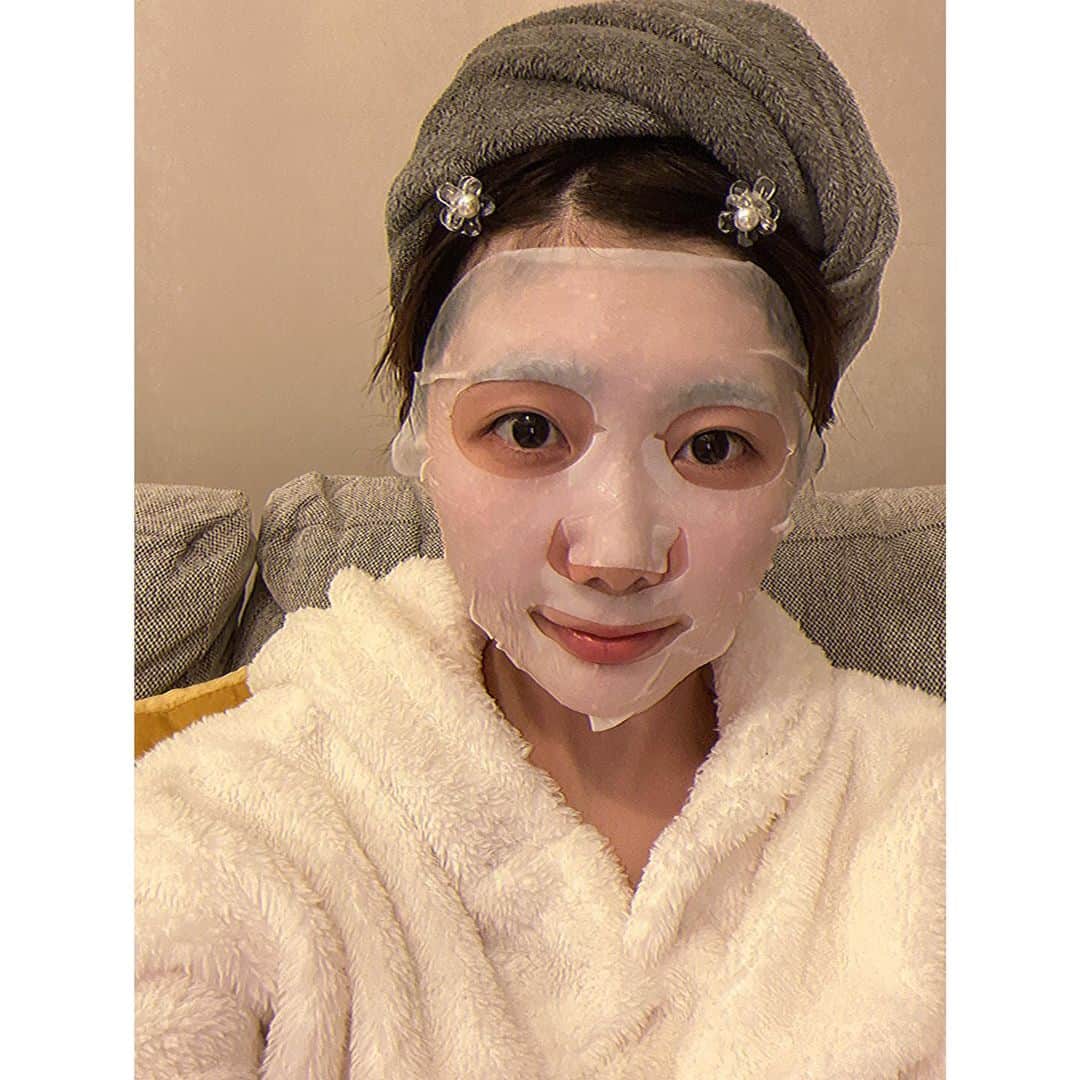 諸星すみれのインスタグラム：「YouTube動画投稿しました！ 今回はナイトルーティンです🌙 またもやテンション高めのナレーションでお送りしております…笑 本当にしょうもないので、「なーんにもすることないなぁ」ってときにでも覗いてみてください😂  #ナイトルーティン #スキンケア #23歳 #声優 #ズボラ #すき焼き風煮込みうどん #ハリボー」