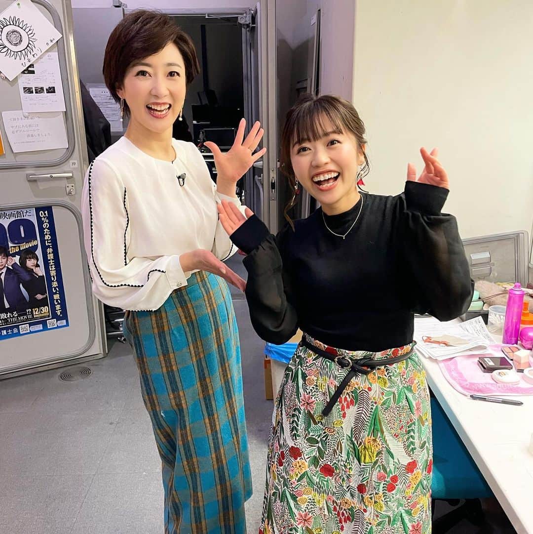 池尻和佳子さんのインスタグラム写真 - (池尻和佳子Instagram)「朝から明るい笑い声に元気、もらいました！田中みずきアナのピンチヒッターを務めた染矢すみれちゃん。  なんと今日は、深夜2時半に起床したそうです‼︎プロ意識高すぎます。きっと良いことが近いうちに起きるはずです。  皆さま明日は雪に注意です☃️」12月22日 21時13分 - wakako_ikejiri_rkb