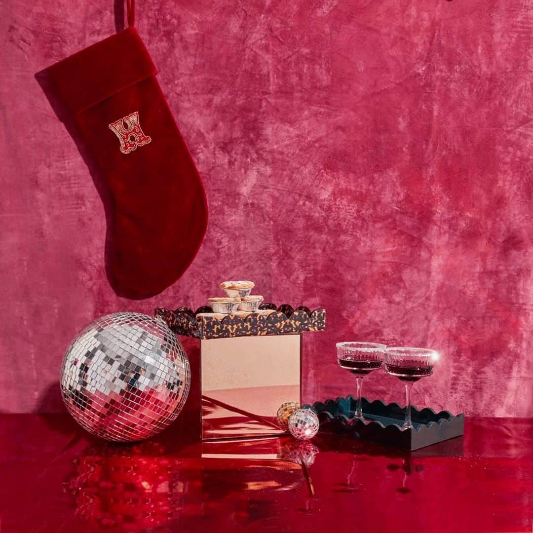 アクセサライズのインスタグラム：「Stockings✔️ Party outfit✔️ Mince pies✔️  Who's ready for Christmas Day? 🙋」