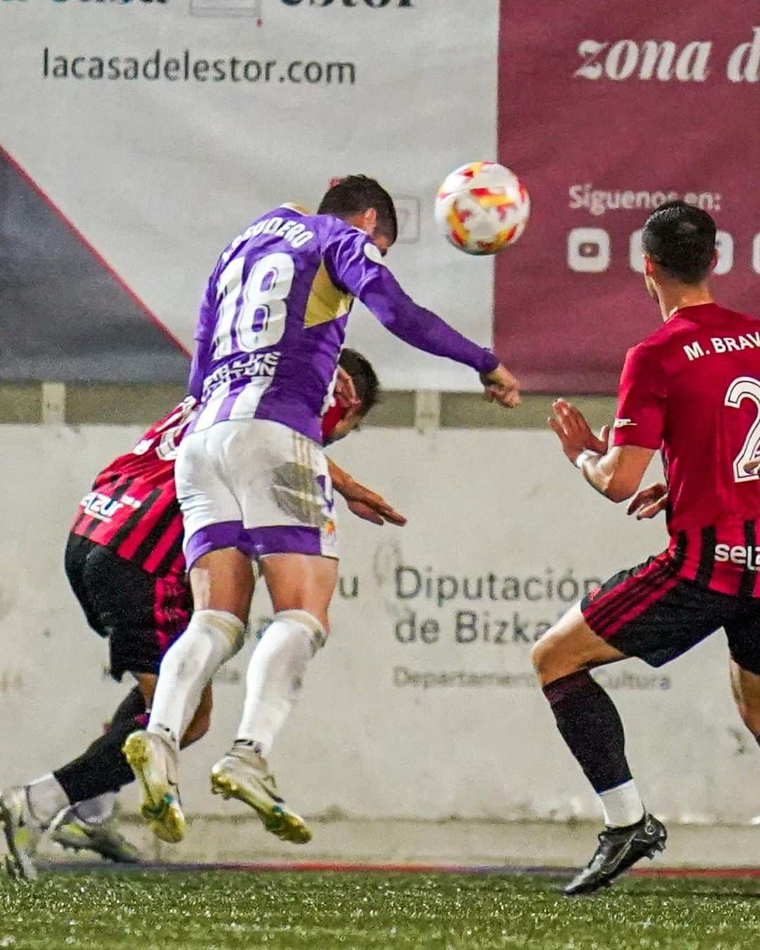 セルヒオ・エスクデロさんのインスタグラム写真 - (セルヒオ・エスクデロInstagram)「A por la siguiente ronda @realvalladolid ⚪️🟣 Feliz de anotar mi primer gol con esta camiseta 💪🏼」12月22日 21時26分 - serescudero18