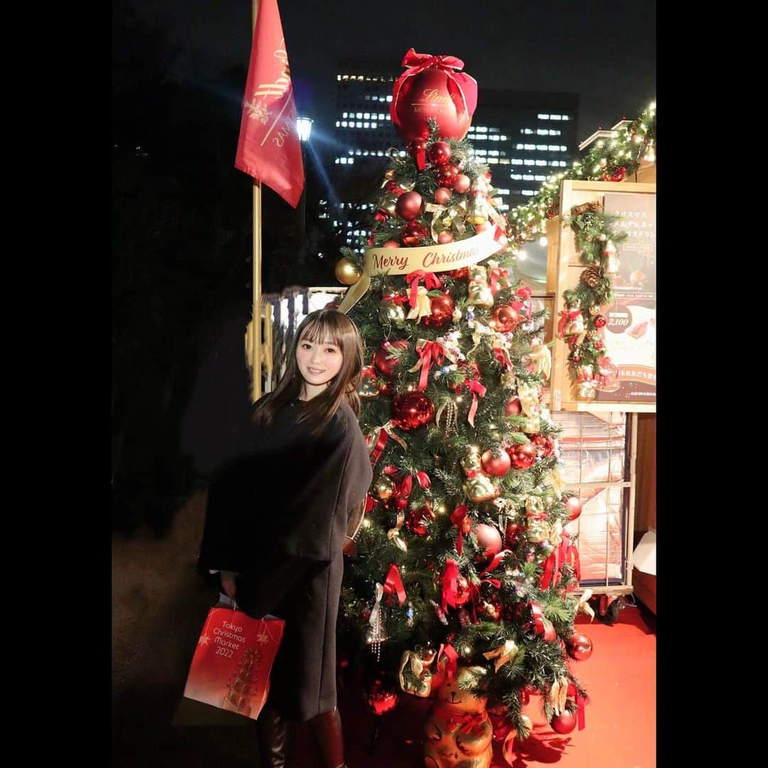 樋渡結依のインスタグラム：「Christmas Market🎄  #クリスマスマーケット  #クリスマスマーケット2022  #東京クリスマスマーケット  #日比谷公園  #可愛いツリー あったよ♡ #lindtchocolate の #メルティホットショコラドリンク 飲みました☺️ #lindt の🎄 #クリスマスピラミッド  #christmastree  #christmasmarket  #happyholidays   ＊リンツのドリンクがめちゃ混んでて40分くらい並んだよ〜😵 みなさんは何分くらいなら並んで待てる？笑」