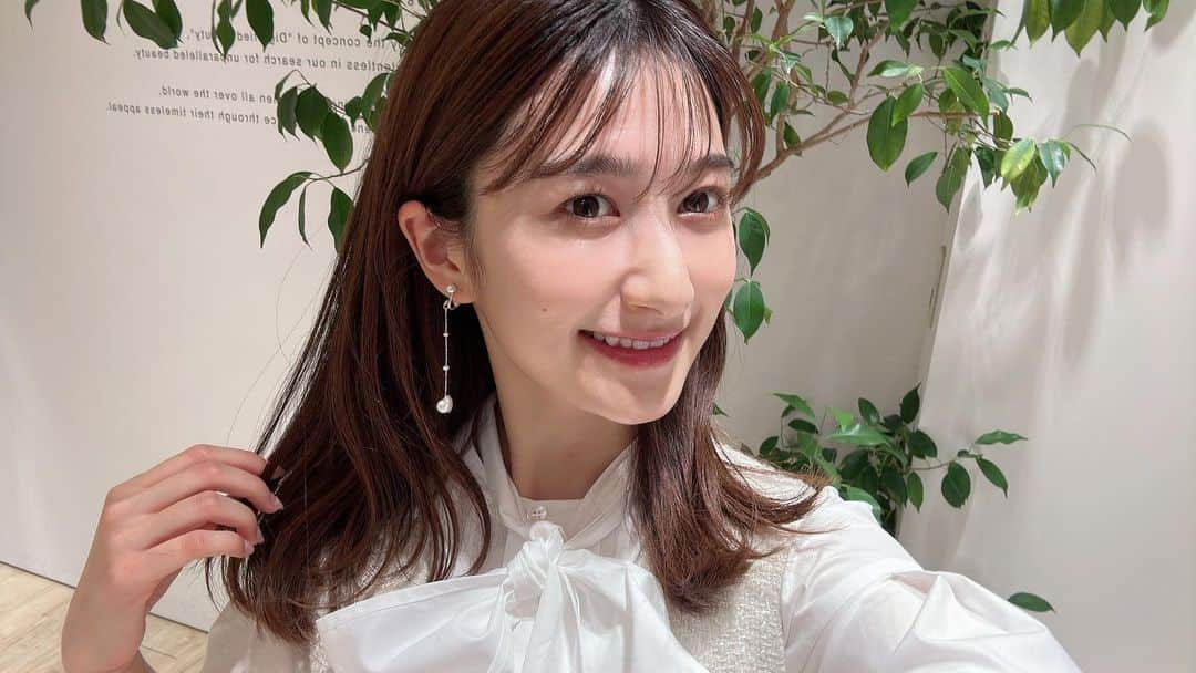 濱田よりかさんのインスタグラム写真 - (濱田よりかInstagram)「お仕事の日の🎀🫶 . リラのブラウスってめちゃ可愛いんよ🥺🤍 . . . . . #今年もあと少し  #お正月は #蟹食べたい #その前にクリスマスだ」12月22日 22時05分 - yorika_hamada