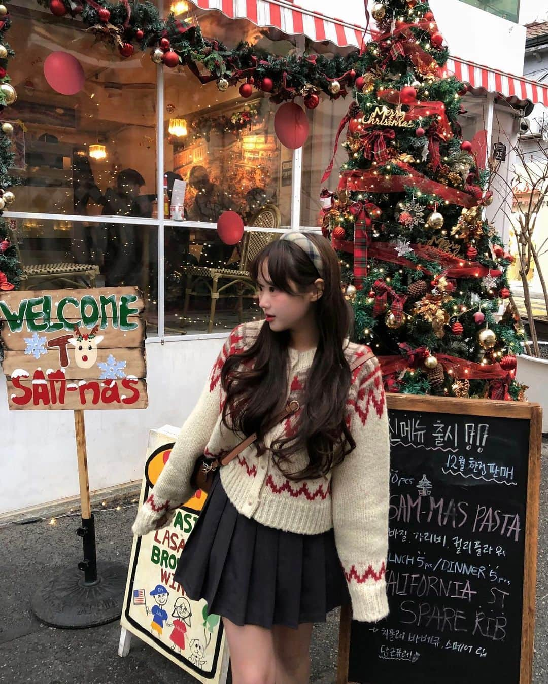 ユンジュのインスタグラム：「미리 멜크 .. ⛄️🎄🎅🏻❤️❤️❤️」