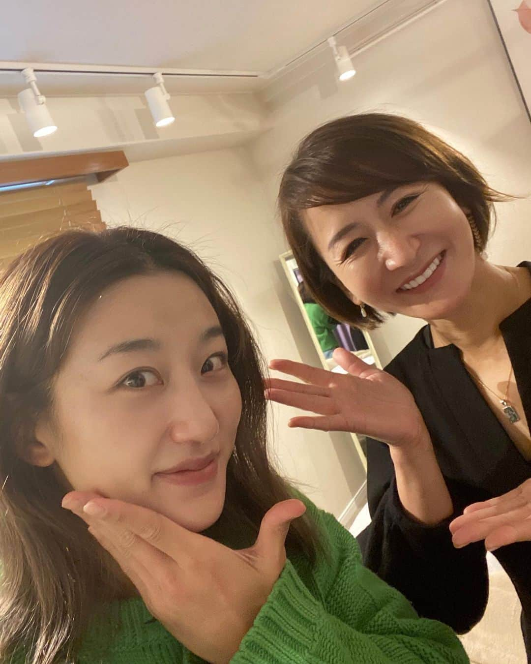 杉山しずかさんのインスタグラム写真 - (杉山しずかInstagram)「with @ayakoohhata   @aya_estheticsalon」12月22日 22時13分 - shizukasugiyama0211