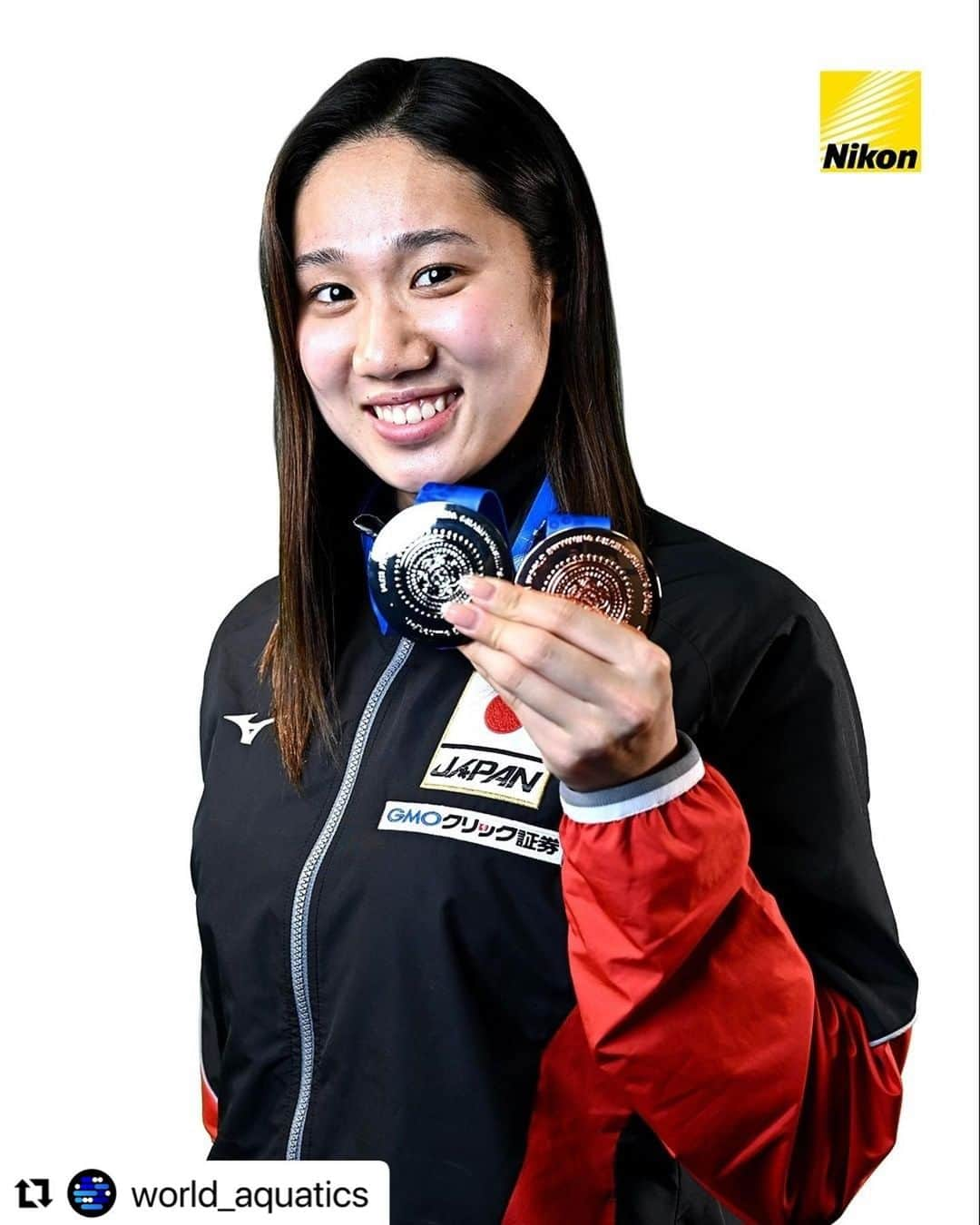 難波実夢のインスタグラム：「・ @picsport_japan 📸🤍  #Repost @world_aquatics with @use.repost ・・・ 🇯🇵 Miyu Namba & Daiya Seto🥇🥇team Japan medalists at #FINAMelbourne22- with also team mate Waka Kobori   Medallist portrait by #Nikon」