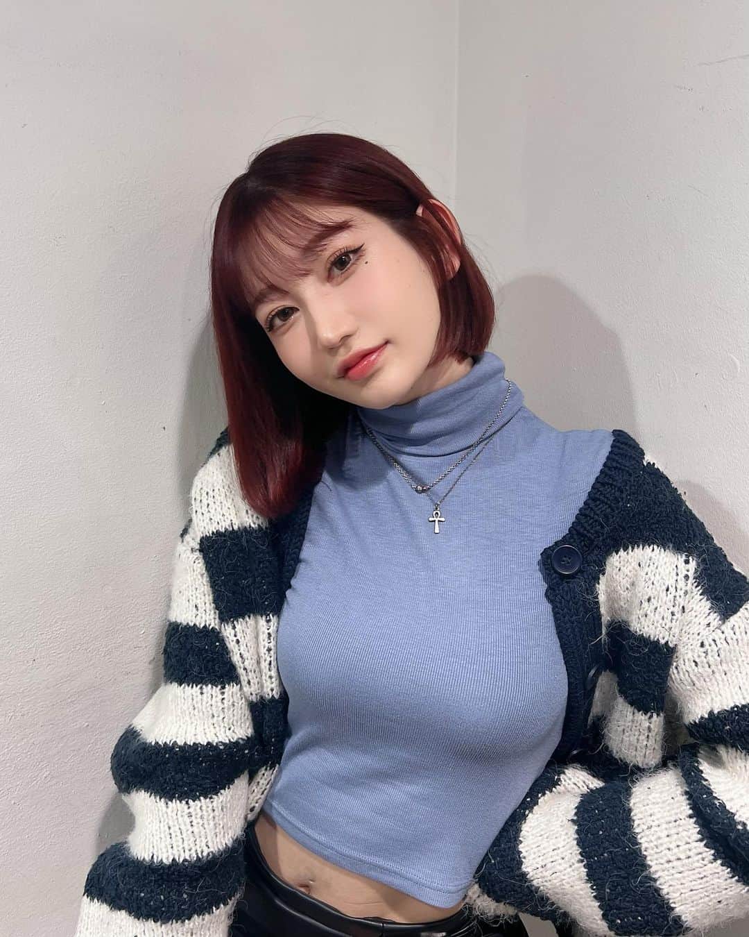 月城まゆのインスタグラム：「New hair💙  今回も赤ぽく👶ｴｹﾁｪﾝ ちょっとみじかめにしてもらいまちた〜ｲｪｲ✌️✌️✌️  のぐち氏今年もたくさん髪の毛かわいくしてくれてありがとうございました｡ﾟ(ﾟ´ω`ﾟ)ﾟ｡💓  #hairstyle #haircolor #ボブ #haircut #shibuya #japanesegirl #gal #ヘアケア #美容 #グラドル」