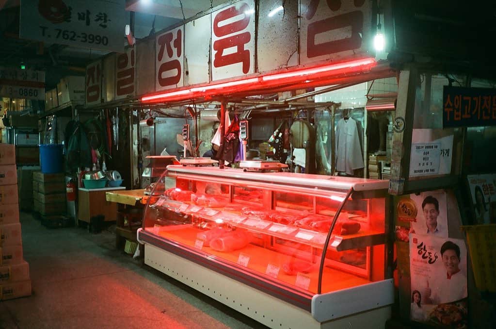 ハマ・オカモトのインスタグラム：「🇰🇷📸 もうちょっとだけ韓国に居たかったな。 目で見て感じた風情がフイルムに焼き付けられていて、満足。」