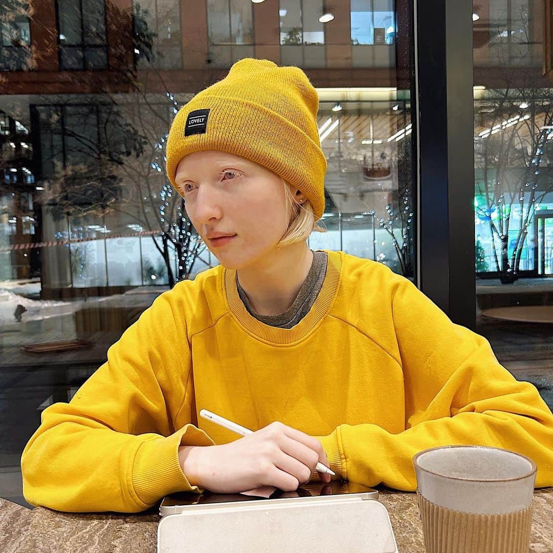 ナスチャのインスタグラム：「my winter mood for New Year is 🐥🐣🐤」