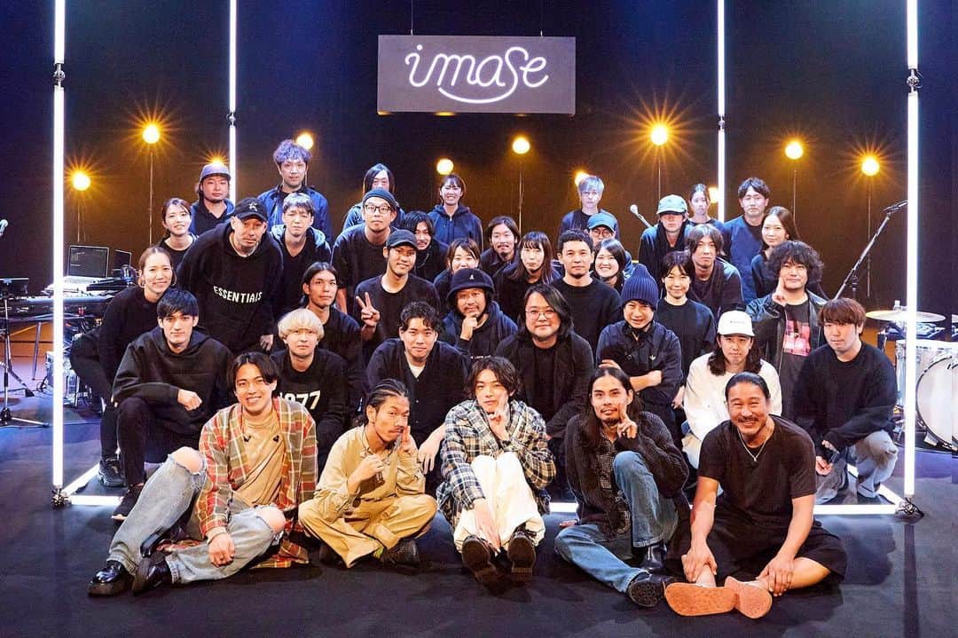 モリシーのインスタグラム：「遅れましたが、imase初配信ライブに参加させて頂きました。imaseの伸び伸びしたステージング、素敵だったよ！ 3月の初有観客ライブも楽しみです！ 松じゅん君、あぐり君、BOBOさん、スタッフの皆様お疲れ様でした！  #imase」