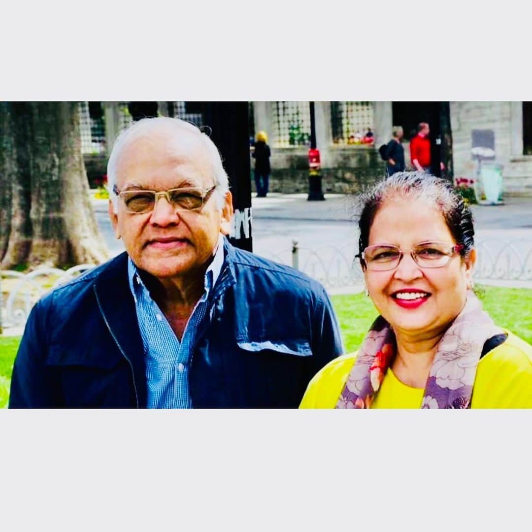 アイシュワリヤー・ラーイのインスタグラム：「✨🥰Dearest darling Mommy-Dodda❤️and Daddy-Ajja❤️Much love and prayers on your Anniversary💝💖💗💕💐🌸🌹🌷🌸🌺🌼Love you infinitely❣️🌟🌈🧿✨」