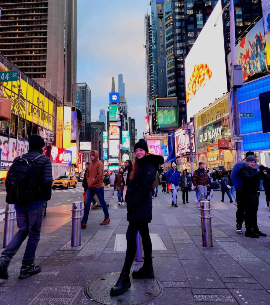 ゴーダ・ブトクテのインスタグラム：「New York city with friends on the Christmas week is always a good idea 🗽🍎🏙🎄」