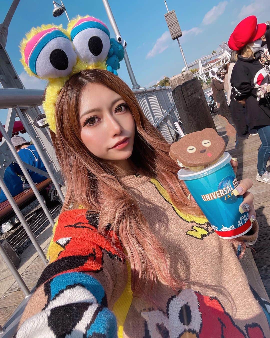 のインスタグラム：「🍪🍗🧁  ターキーレッグ気づいたら ２時間並んでた、、🫠🫠  #ユニバ #ユニバフード  #ユニバーサルスタジオジャパン  #ユニバコーデ」