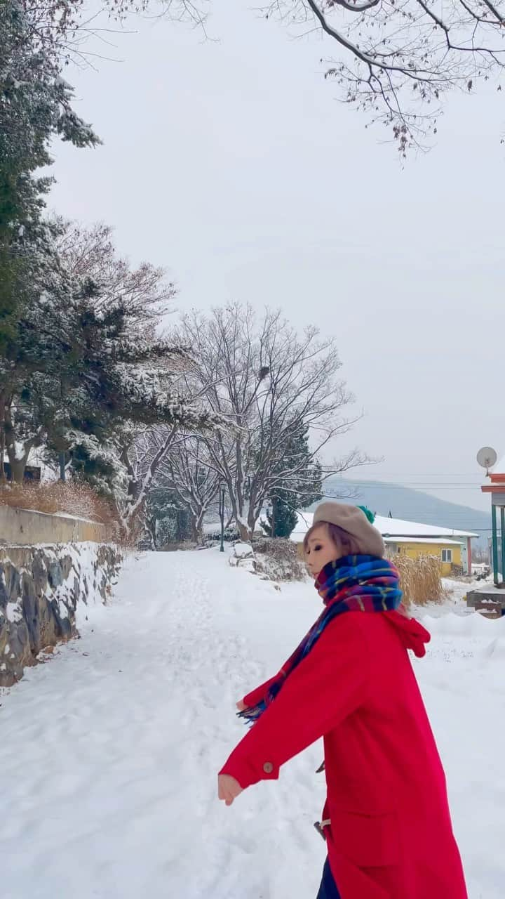 チョンダヨン（Jungdayeon）のインスタグラム：「let's GO 💨💨💨 . #jungdayeon_reels  #letsgo #snowrunning」