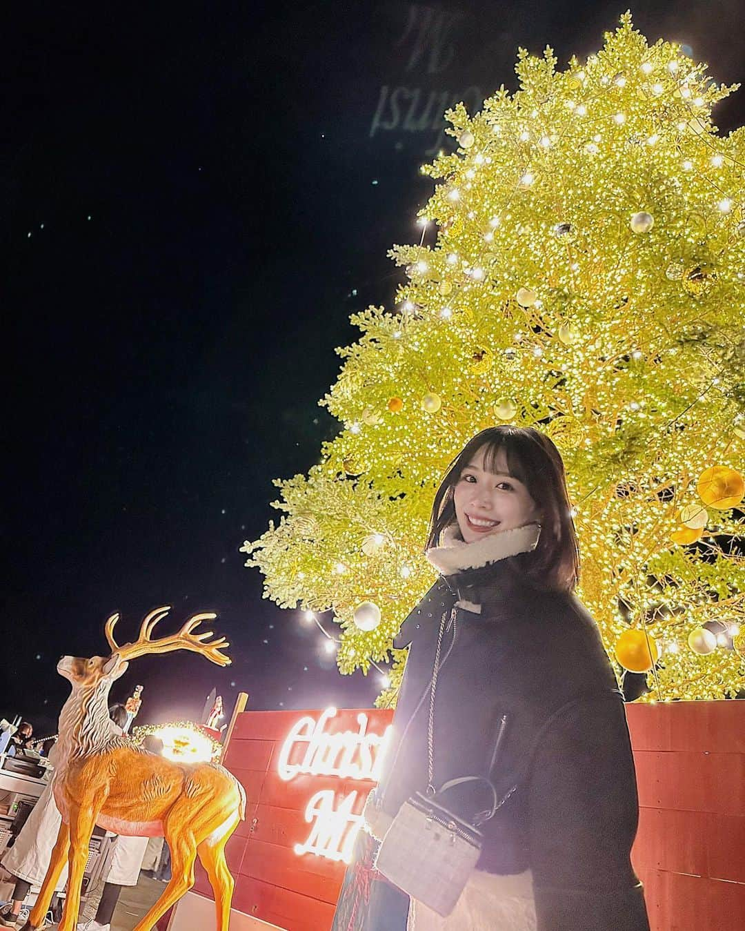 末永みゆのインスタグラム：「. 念願のクリスマスマーケット🎄 寒すぎて滞在時間10分。」