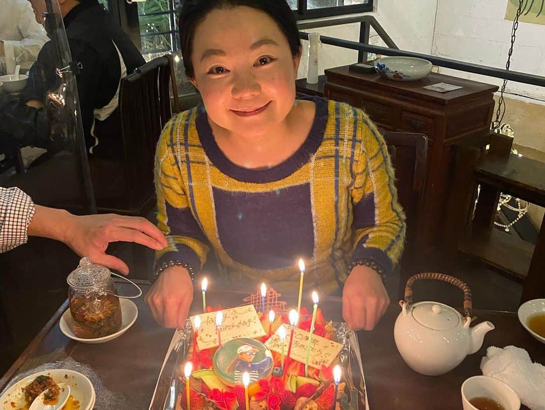 上原彩子さんのインスタグラム写真 - (上原彩子Instagram)「モスフードサービスの櫻田会長から 誕生日のお花をいただきましたー 綺麗なお花ありがとうございます🌸🌼  そして、昨日お祝いしてくれた仲間達、ありがとう😊  これからも、目標に向かって一緒に頑張ろう〜🙌  #感謝 #誕生日 #プチパーティー #楽しい」12月23日 13時27分 - ayako_uehara.golf