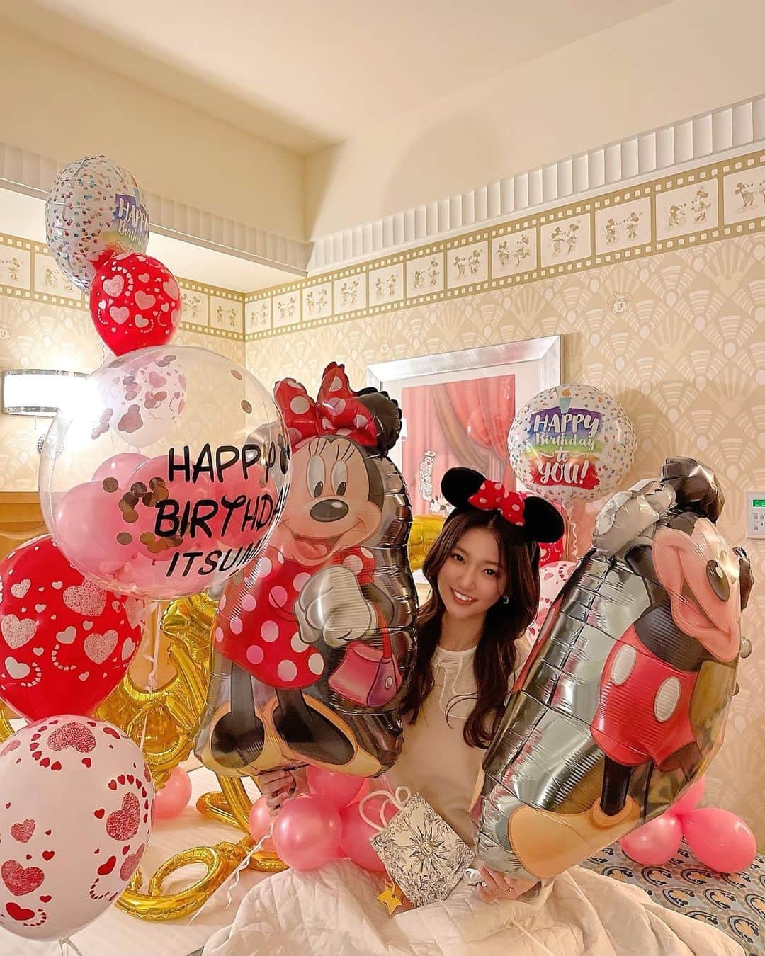 いっちゃん/嶋津 いつみのインスタグラム：「. . 12月20日に誕生日を迎えました🎉✌🏻 . . . いつも一緒にいてくれる友達…🧡 . 支えてくれる家族…💛 . 幸せを与えてくれる彼…💚 . そしてメッセージを下さった たくさんのフォロワー様…💙 . ありがとうございます☺️❤️ . . . . . この歳も1年、 私らしく笑って… そして周りの人を笑顔にできるように 過ごしていきたいと思います☺️🙏🏻💓 . . . .  #いっちゃん #関西 #関西モデル  #関西フリーモデル #フリーモデル　 #ブライダルモデル #ウェディングモデル #着物モデル #フリーランスモデル #看護師 #ナース #nurse」