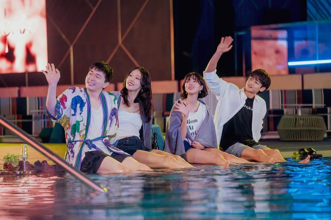 チェ・スビンのインスタグラム：「우리 사랑스러운 냅따까라 만나러 가쟈요❤️ #더패뷸러스」