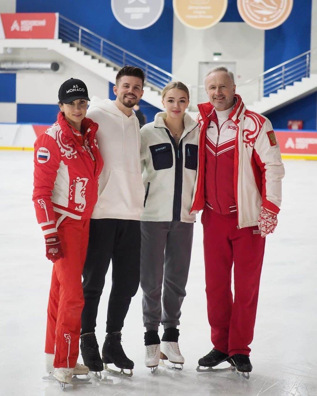 アレクサンドラ・ステパノワのインスタグラム：「🧊」