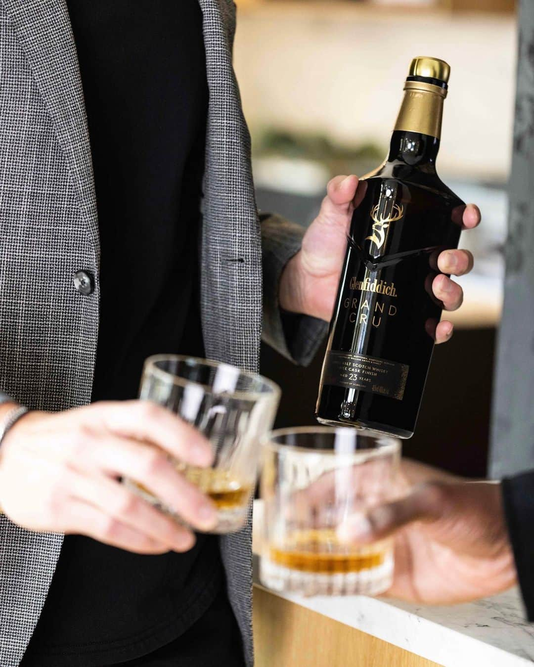 Glenfiddich USのインスタグラム：「Enjoy an exceptional sipping experience with our Glenfiddich Grand Cru 23 year old. An elegant expression unrivaled by any other.  #Glenfiddich #GrandCru #Cheers」