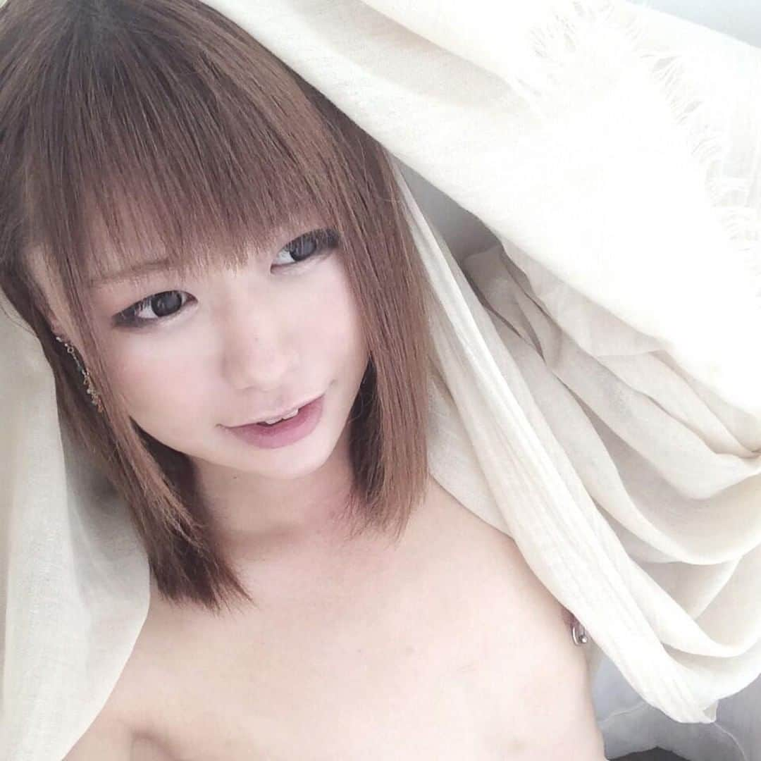 大島薫のインスタグラム：「昔の乳首も男性だからOK？ This is my man's nipple. #nipplepiercing #nïpples #femboy #crossdressing #女装 #女装男子 #女装子 #shorthair #japanesegirl #japaneseboy #ショートカット女子」