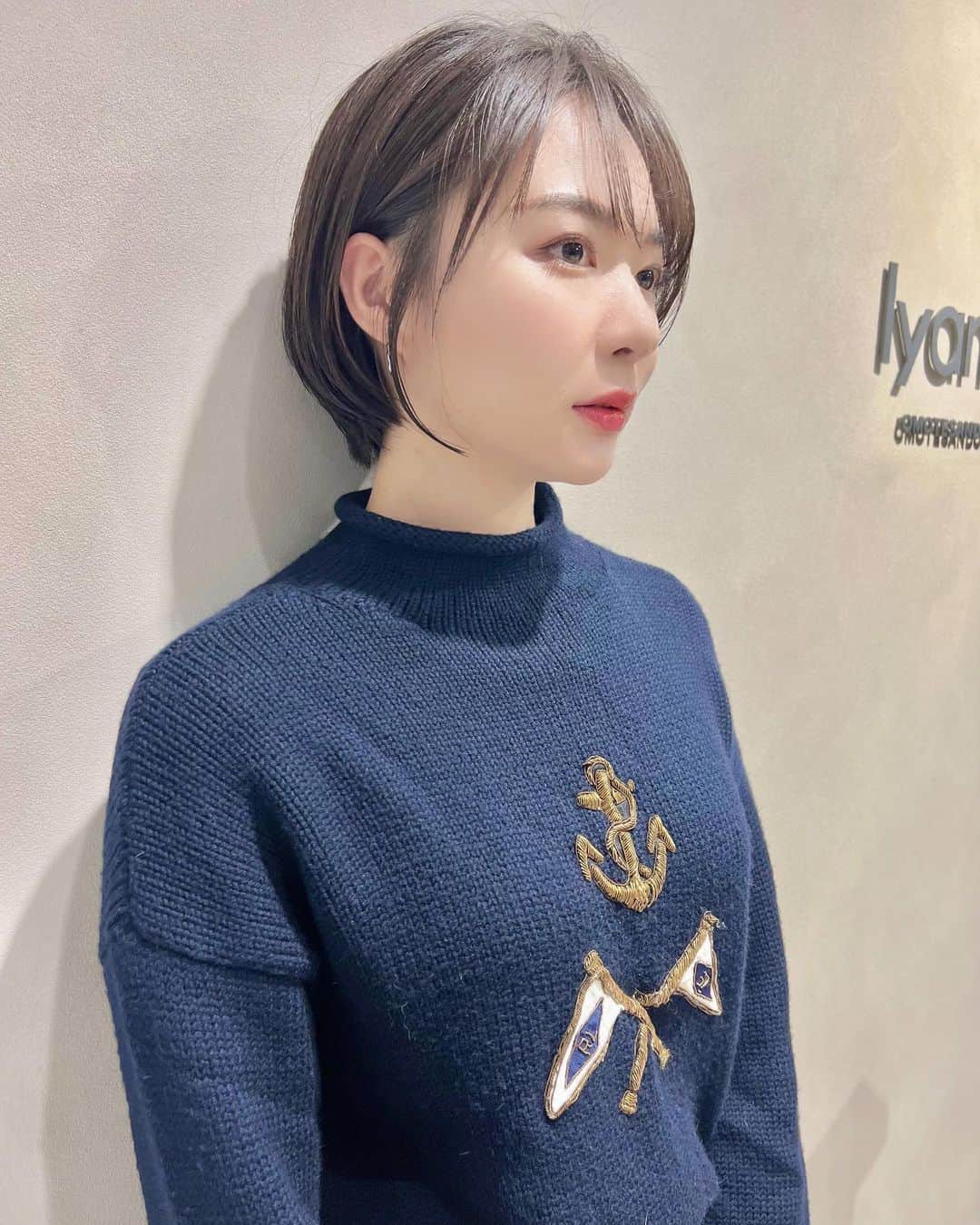 井咲アキのインスタグラム：「💇🏻‍♀️✨  久しぶりにショート復活しました‼︎♡ やっぱりしっくりくる🤤 髪が長いのも女の子らしくて楽しかったけど、 やっぱりショート最強ですね🫠✨ ・ ・ ・ #ショート復活#ショートヘア#ショートボブ #mystyle#lifestyle」
