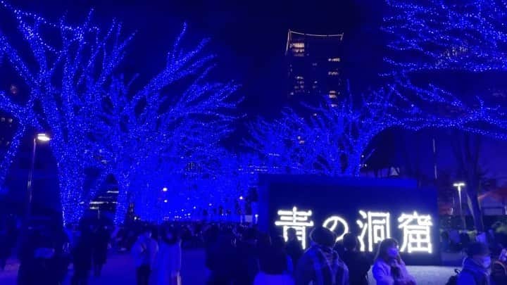 ジンソクのインスタグラム：「#青の洞窟 #渋谷 #東京 #파랑동굴 #시부야 #도쿄 #일본 #Shibuya #tokyo #japan」